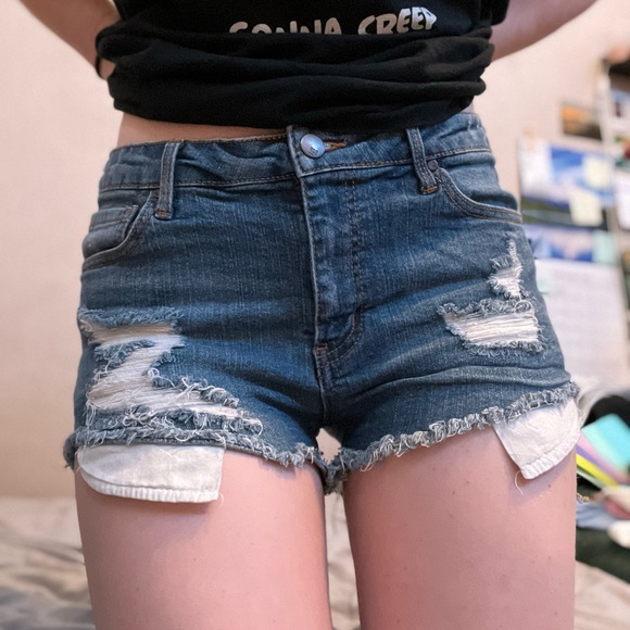 Blue denim shorts with rips <3 - Picture 5 of 6